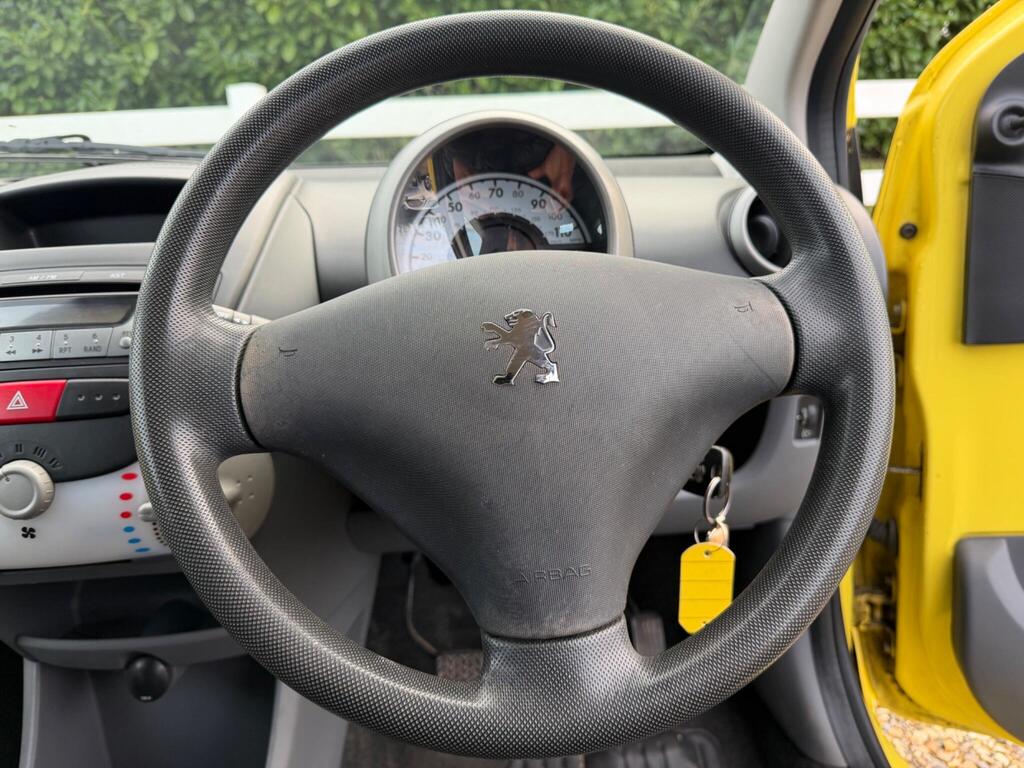 2011 Peugeot 107 thumbnail 23