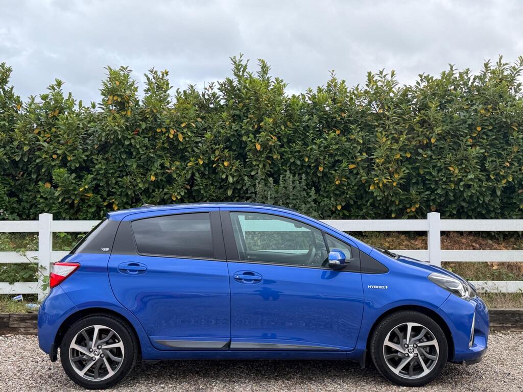 2020 Toyota Yaris thumbnail 12