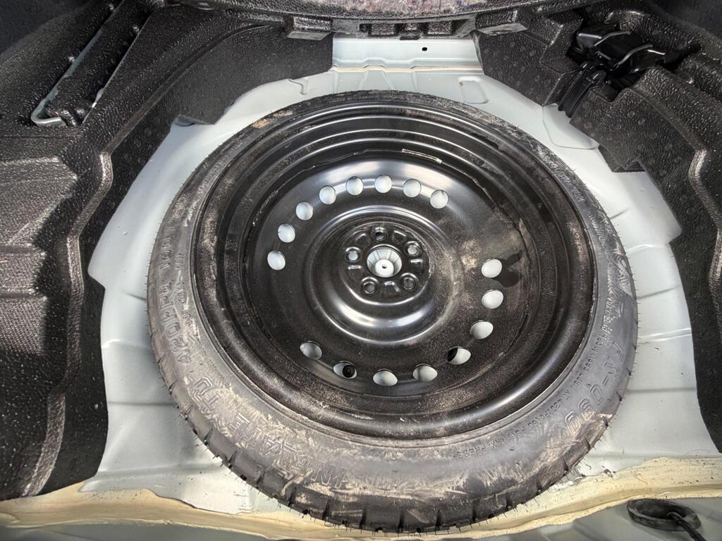 2019 Toyota Prius thumbnail 30