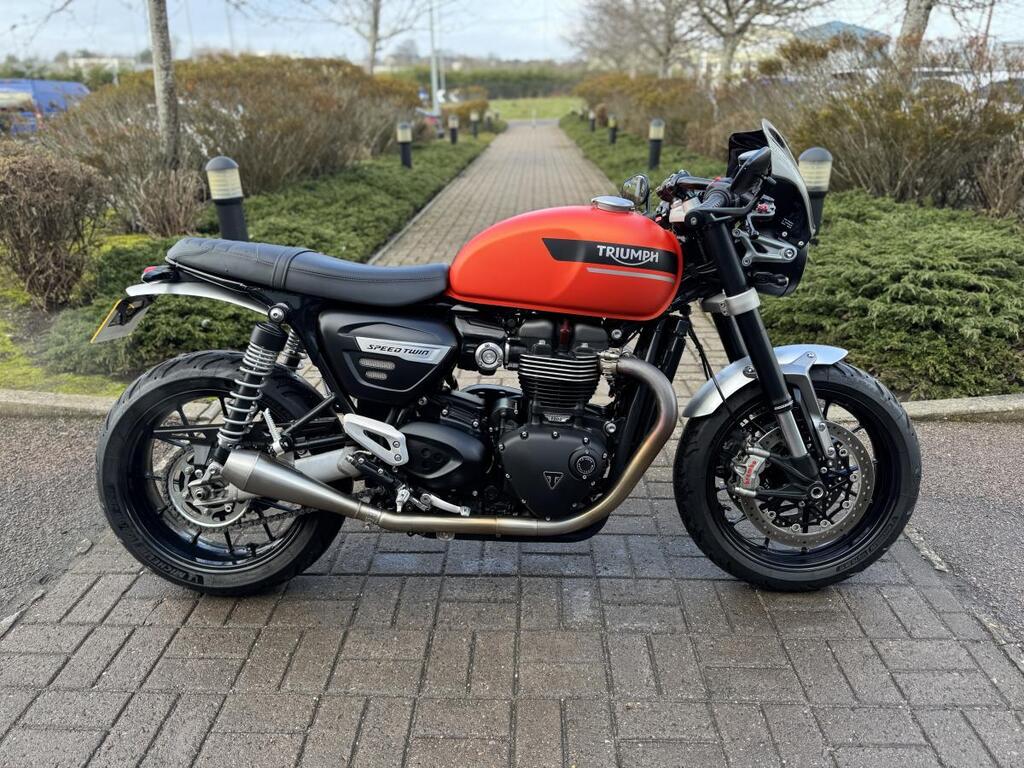 Triumph Speed Twin 1200