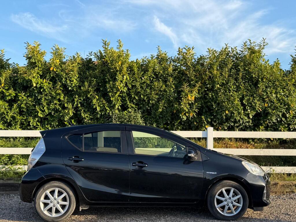 2013 Toyota Aqua thumbnail 12