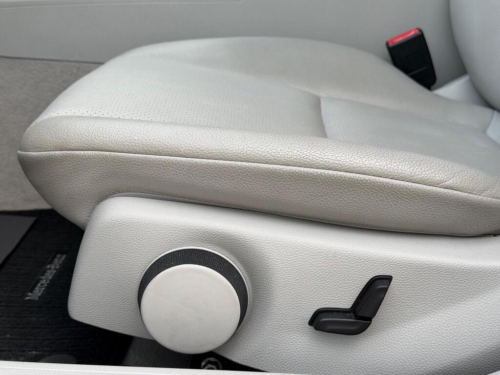 2010 Mercedes-Benz C Class thumbnail 32