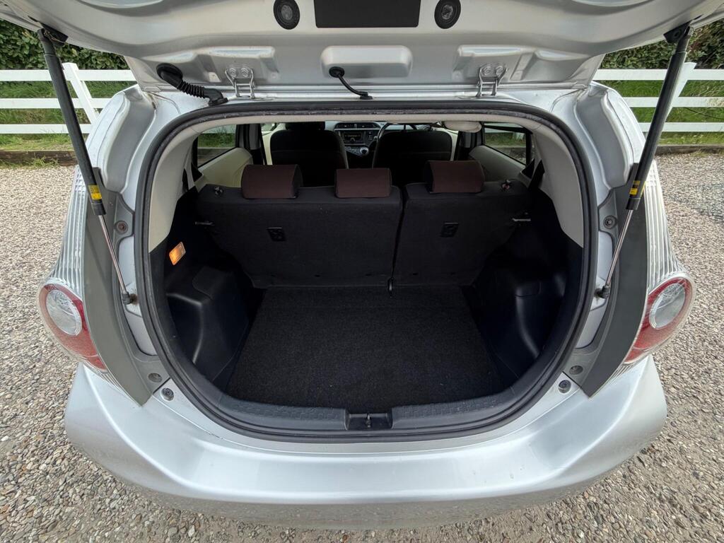 2012 Toyota Aqua thumbnail 26