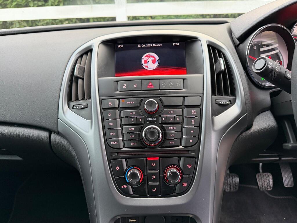 Vauxhall Astra 1.6 CDTi ecoFLEX Tech Line Sports Tourer Euro 6 (s/s) 5dr thumbnail 20