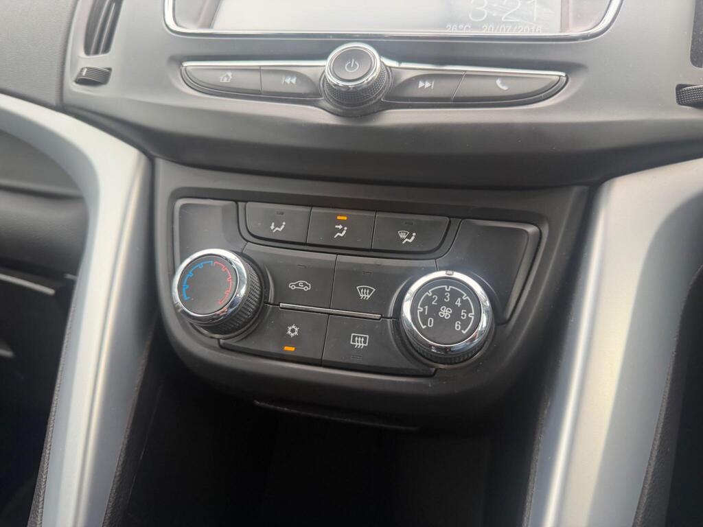 2016 Vauxhall Zafira Tourer thumbnail 16
