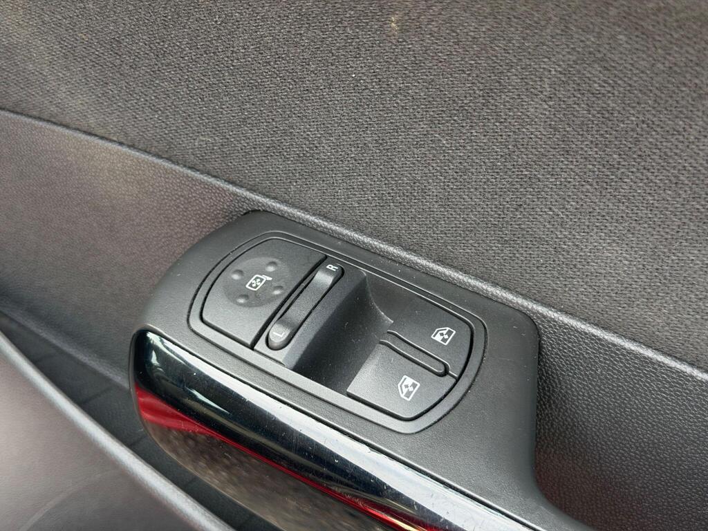 2008 Vauxhall Corsa thumbnail 20