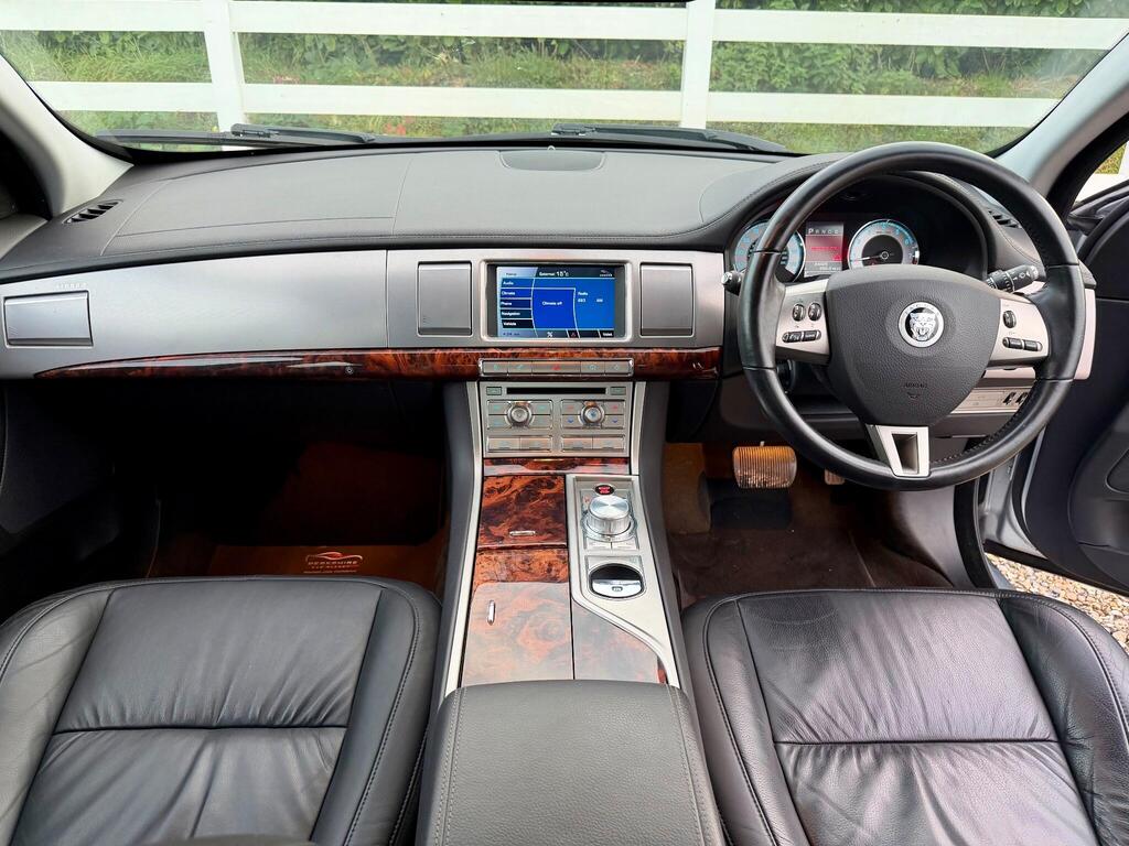 2010 Jaguar XF thumbnail 16