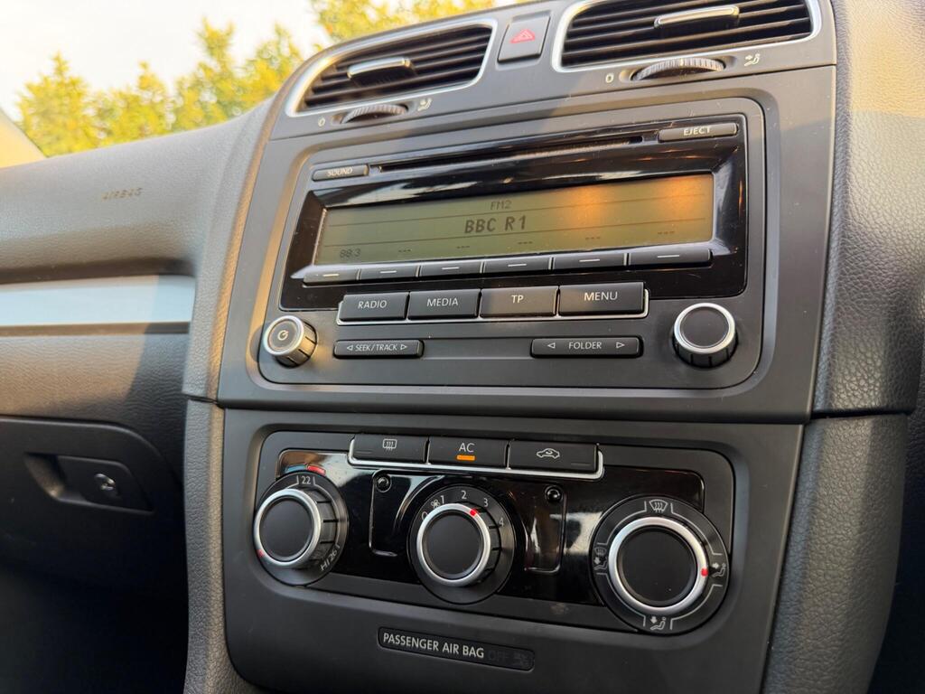 2011 Volkswagen Golf thumbnail 25