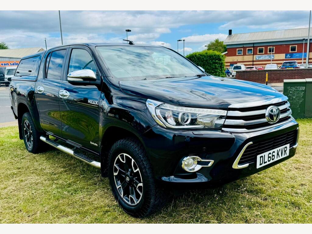 Toyota Hilux Pickup 2.4 D-4D Invincible X Auto 4WD Euro 6 4dr (TSS)