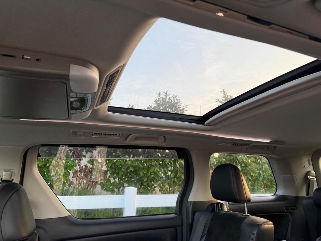 2013 Toyota Vellfire thumbnail 42