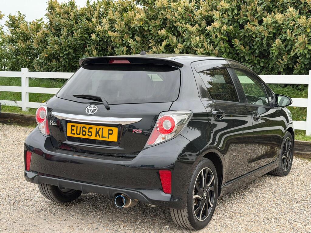 2016 Toyota Yaris thumbnail 15