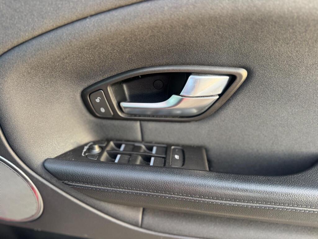 Land Rover Range Rover Evoque 2.0 TD4 SE Auto 4WD Euro 6 (s/s) 5dr thumbnail 39
