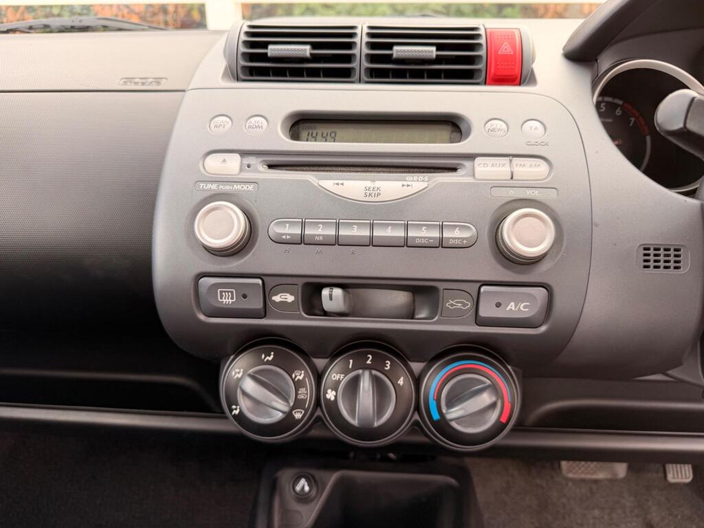 2004 Honda Jazz thumbnail 22