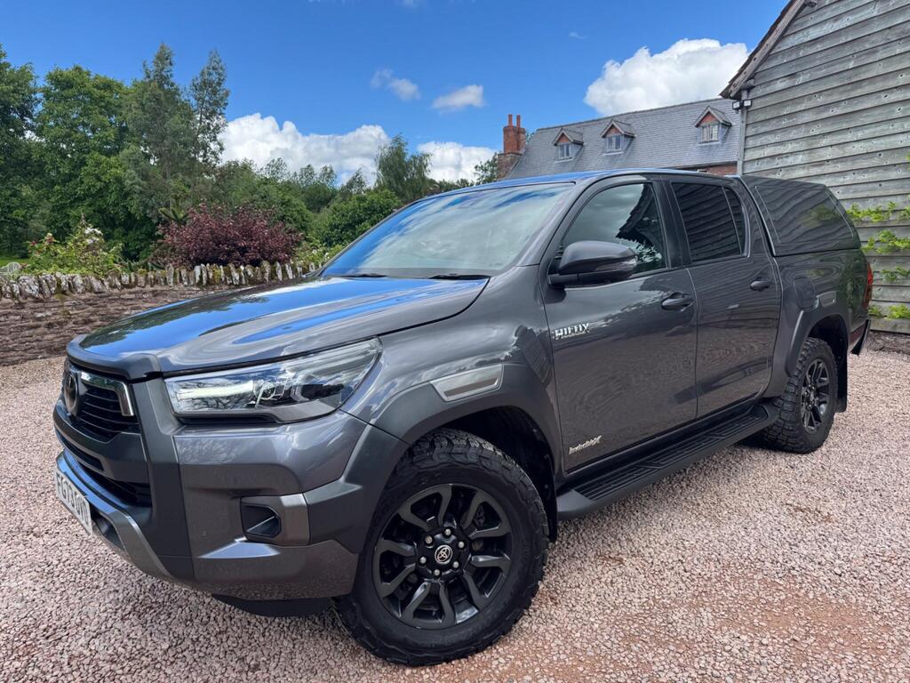 Toyota Hilux Pickup 2.8 D-4D Invincible X Auto 4WD Euro 6 (s/s) 4dr
