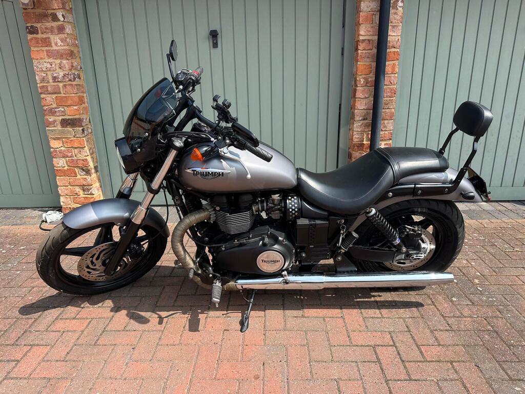 Triumph Speedmaster 865