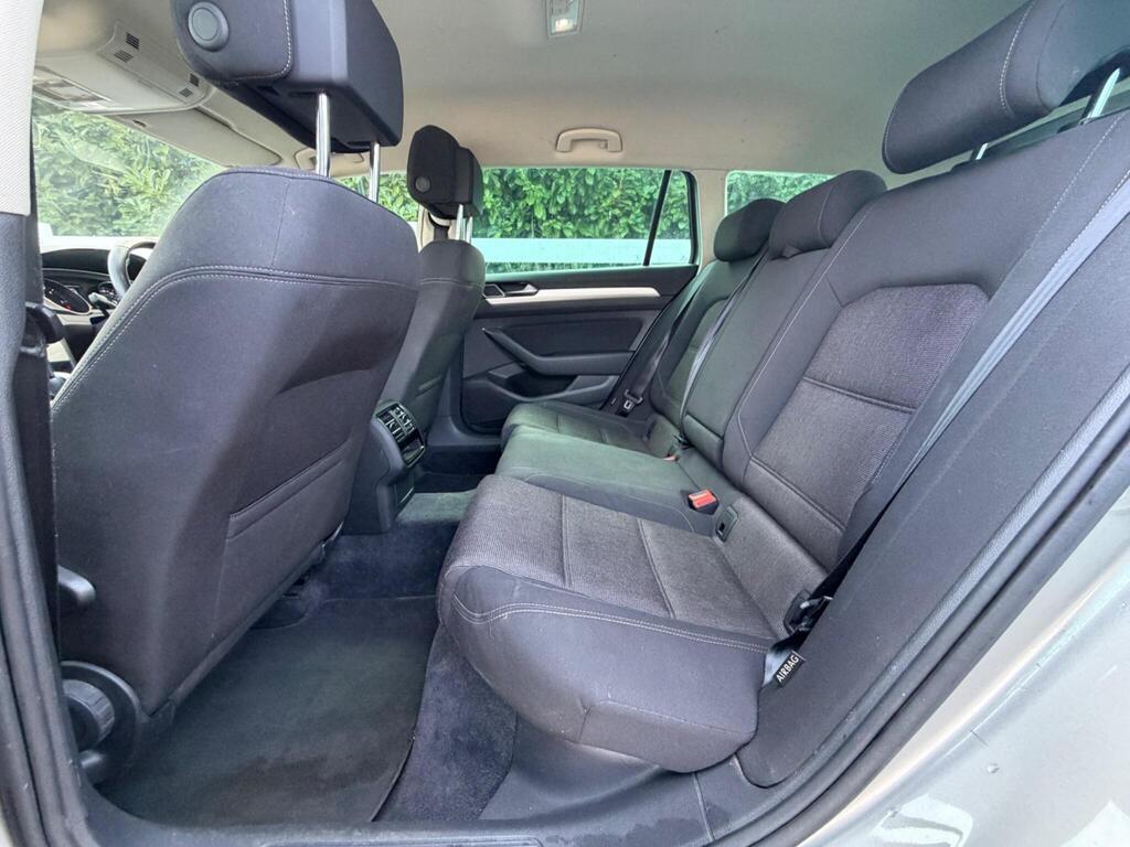 2016 Volkswagen Passat thumbnail 17