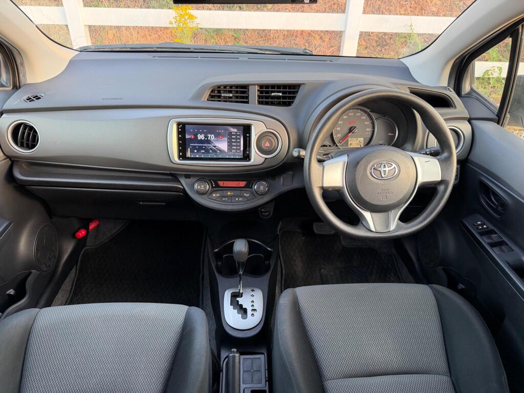 2013 Toyota Yaris thumbnail 2
