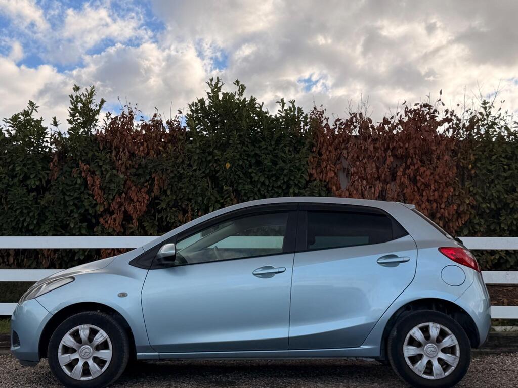 2011 Mazda Mazda2 thumbnail 16