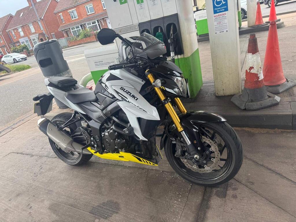 Suzuki GSX-S750