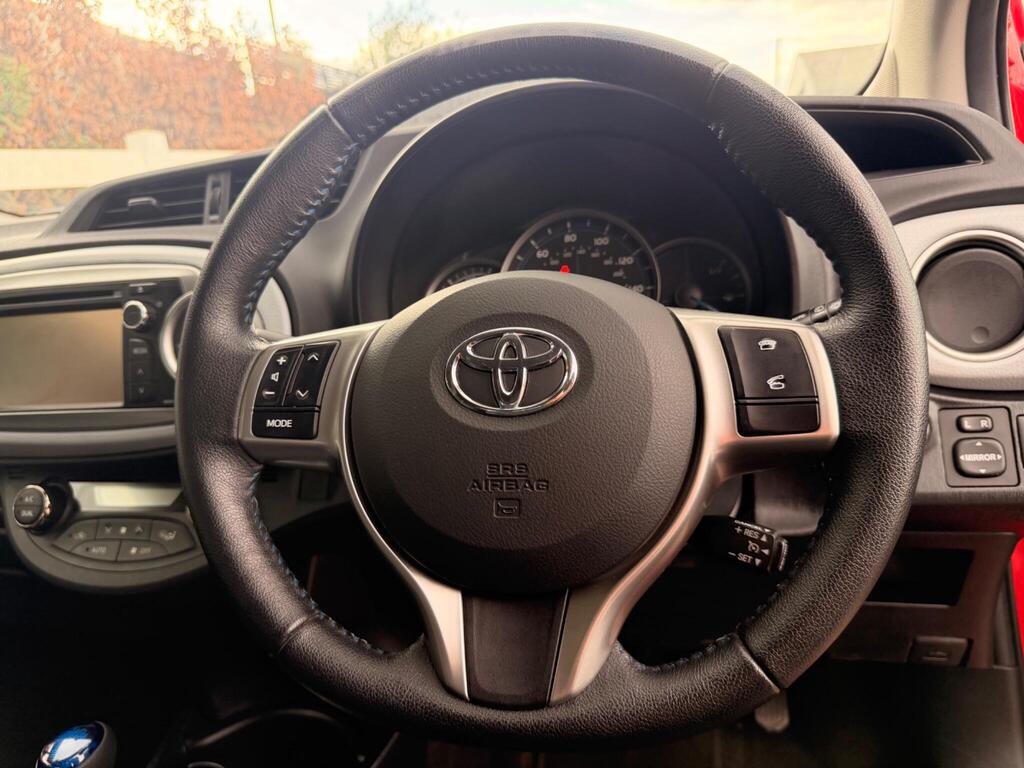 2014 Toyota Yaris thumbnail 46
