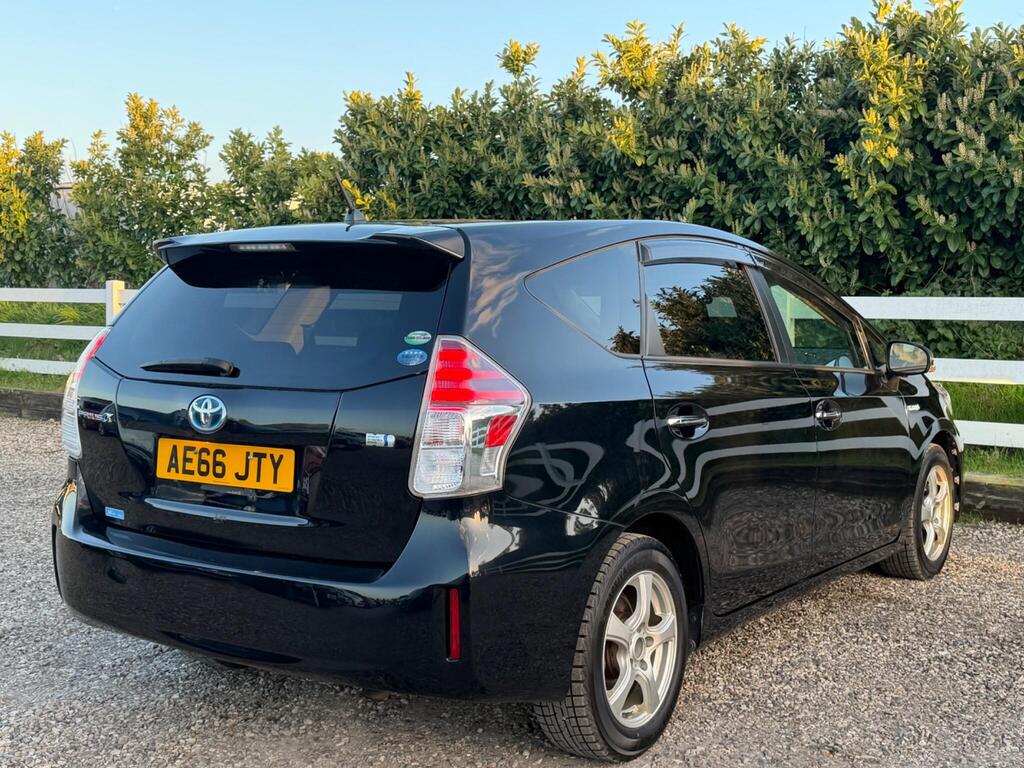 2016 Toyota Prius+ thumbnail 12