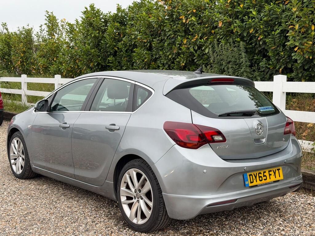 2015 Vauxhall Astra thumbnail 3