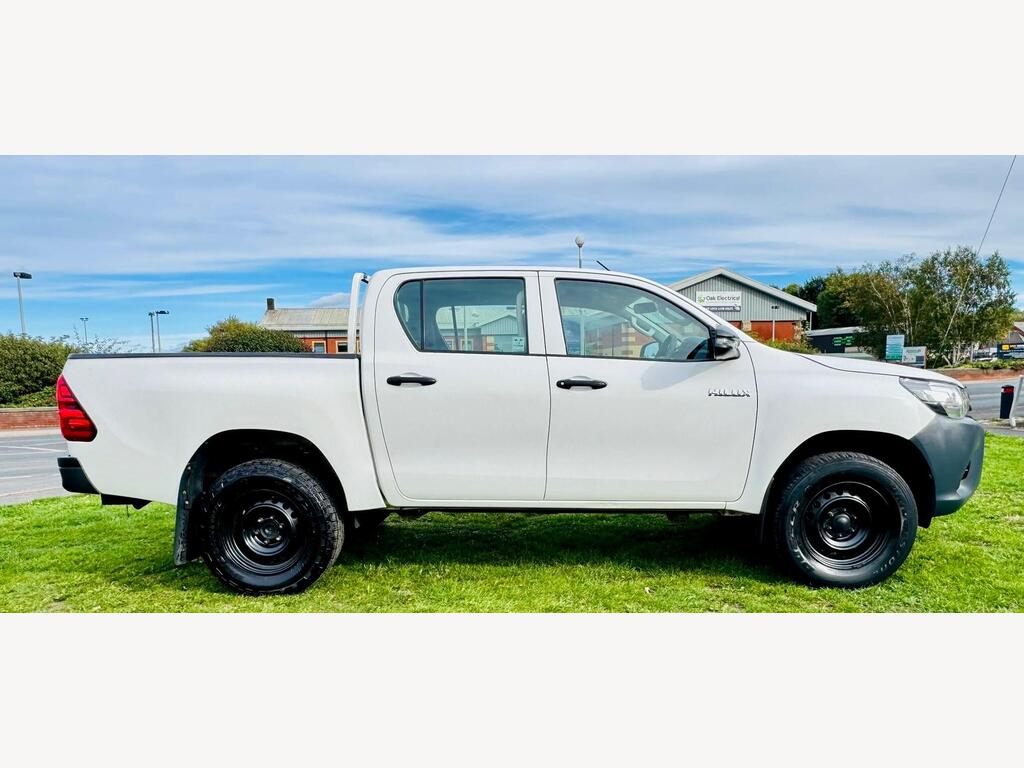 Toyota Hilux Pickup 2.4 D-4D Active 4WD Euro 6 4dr (3.5t)