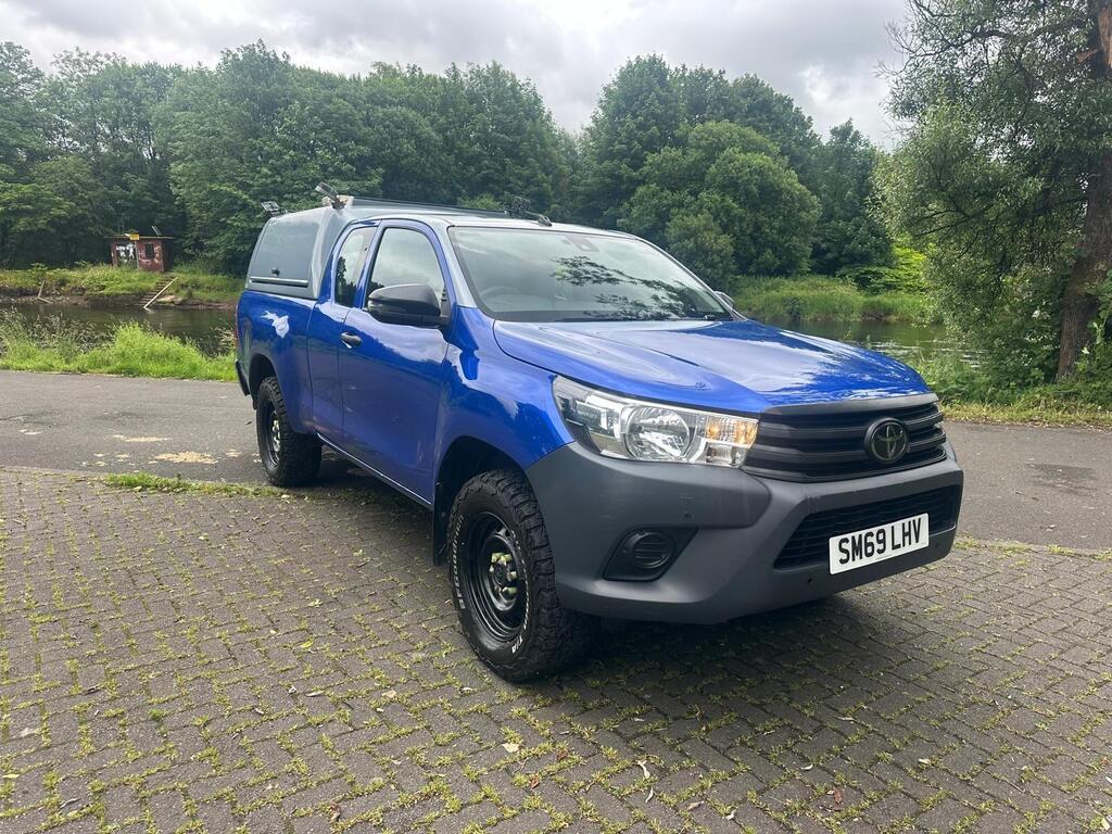 Toyota Hilux Dropside 2.4 D-4D Active 4WD Euro 6 4dr (TSS)