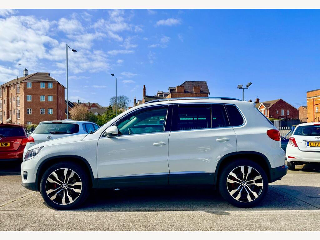 Volkswagen Tiguan SUV 2.0 TDI BlueMotion Tech Match 4WD Euro 5 (s/s) 5dr