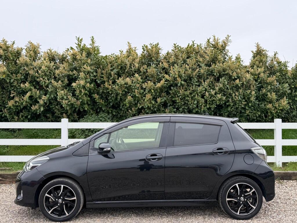 2016 Toyota Yaris thumbnail 10