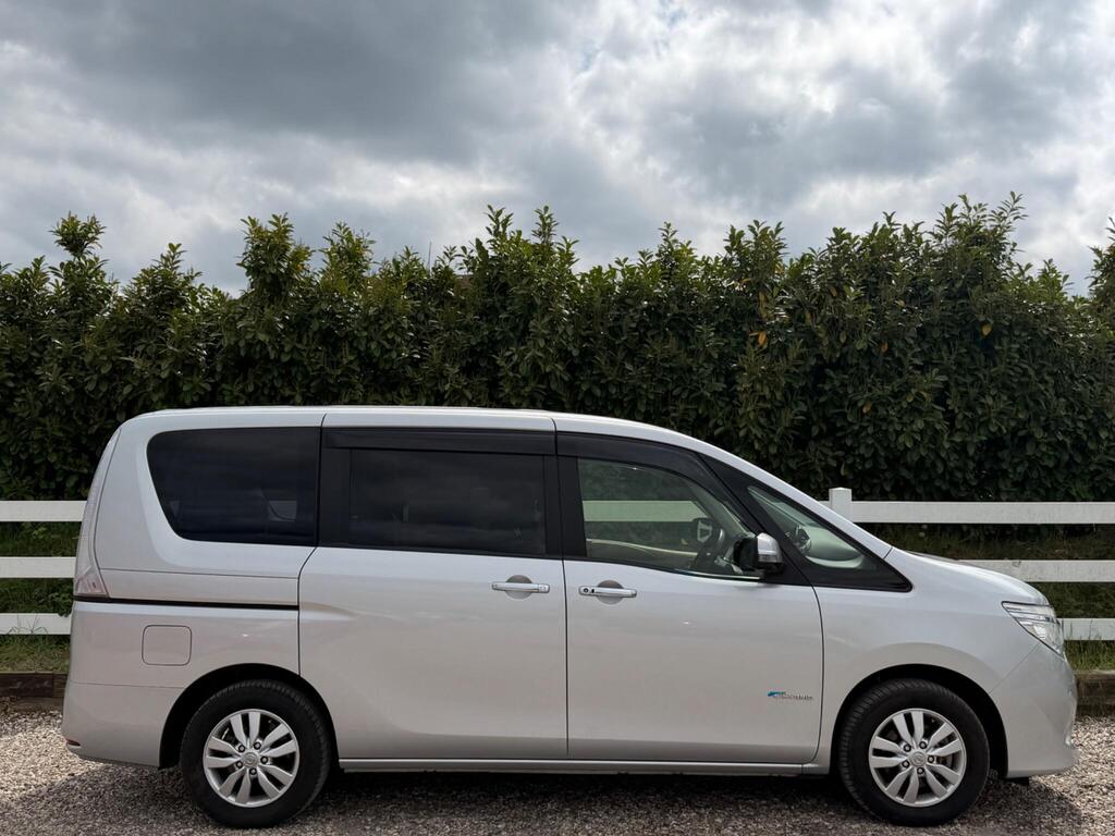2014 Nissan Serena thumbnail 12