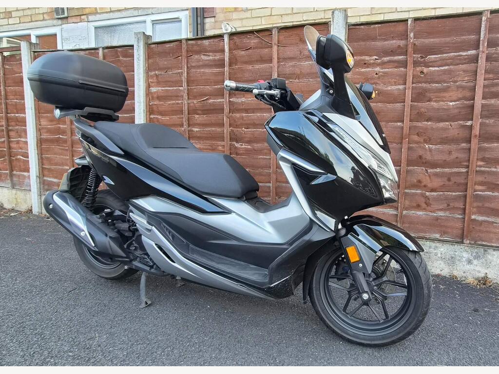 Honda Forza 300