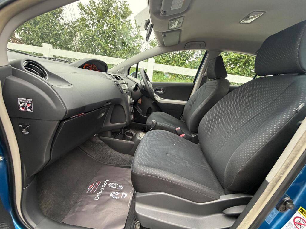 2010 Toyota Yaris thumbnail 33