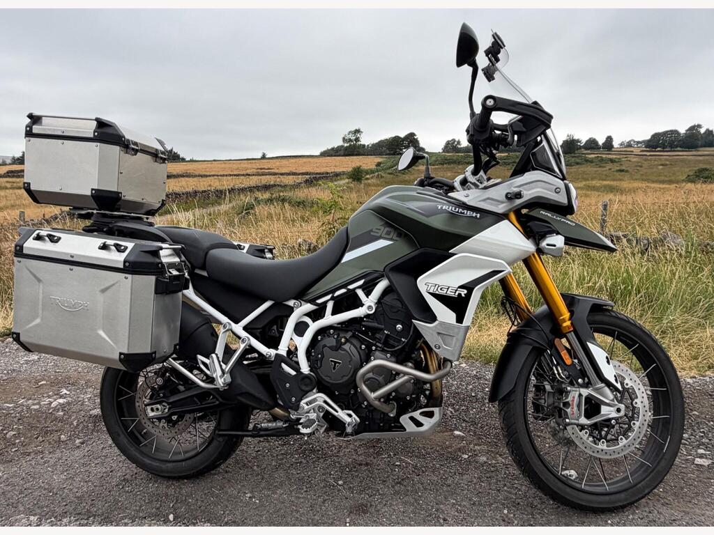 Triumph Tiger 900