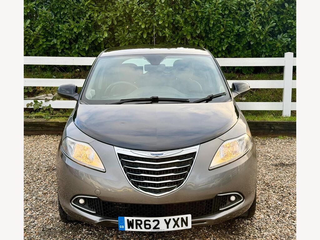 2013 Chrysler Ypsilon thumbnail 3