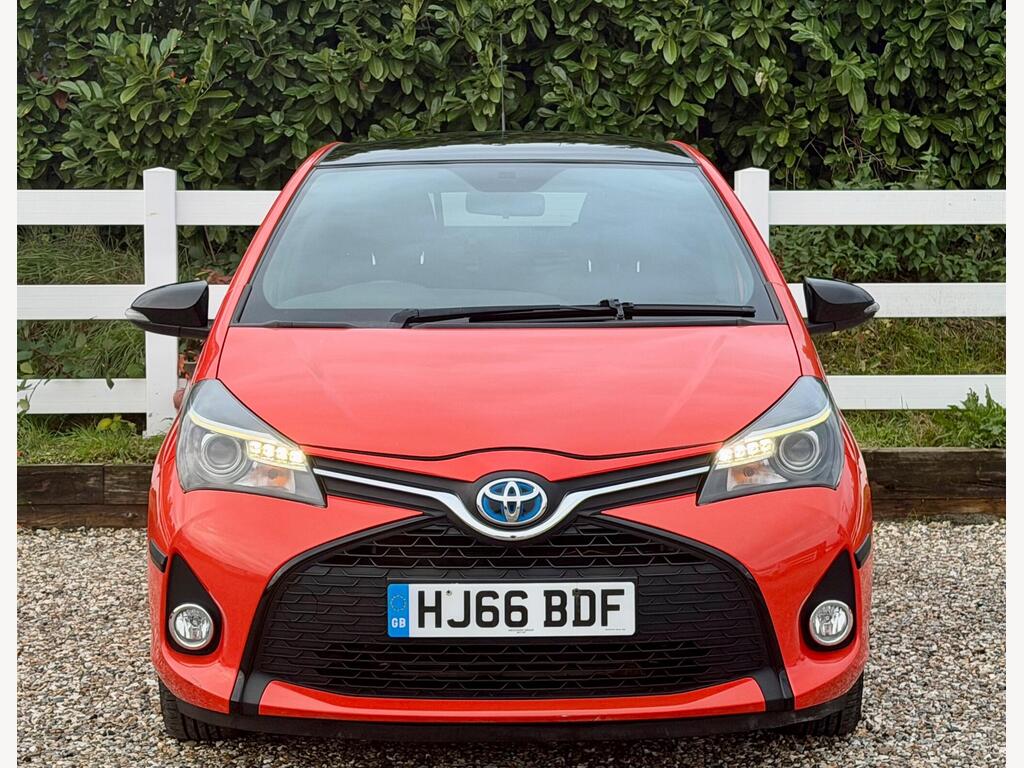 Toyota Yaris 1.5 VVT-h Orange Edition E-CVT Euro 6 5dr thumbnail 5
