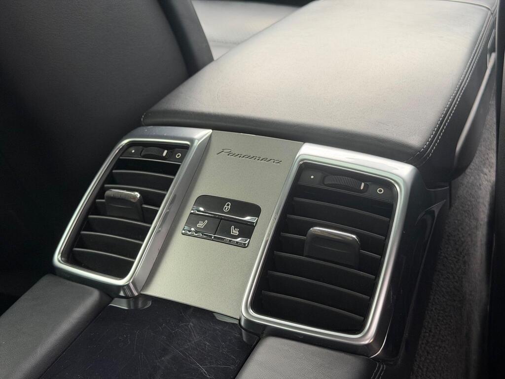 2015 Porsche Panamera thumbnail 34