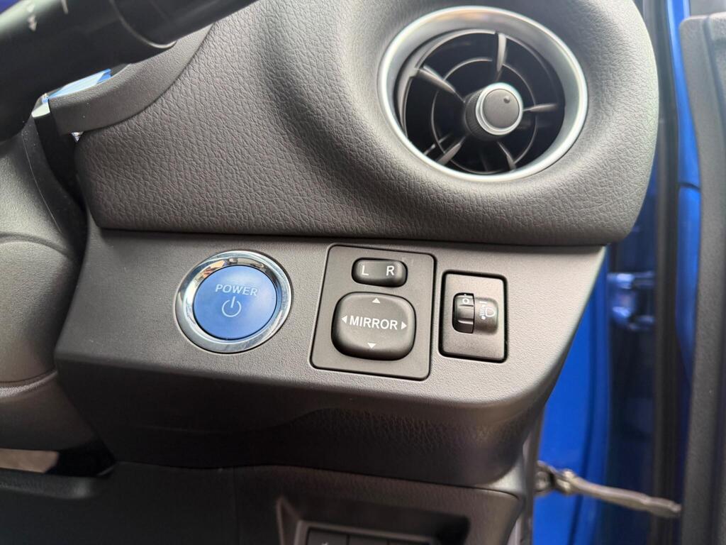 2020 Toyota Yaris thumbnail 25