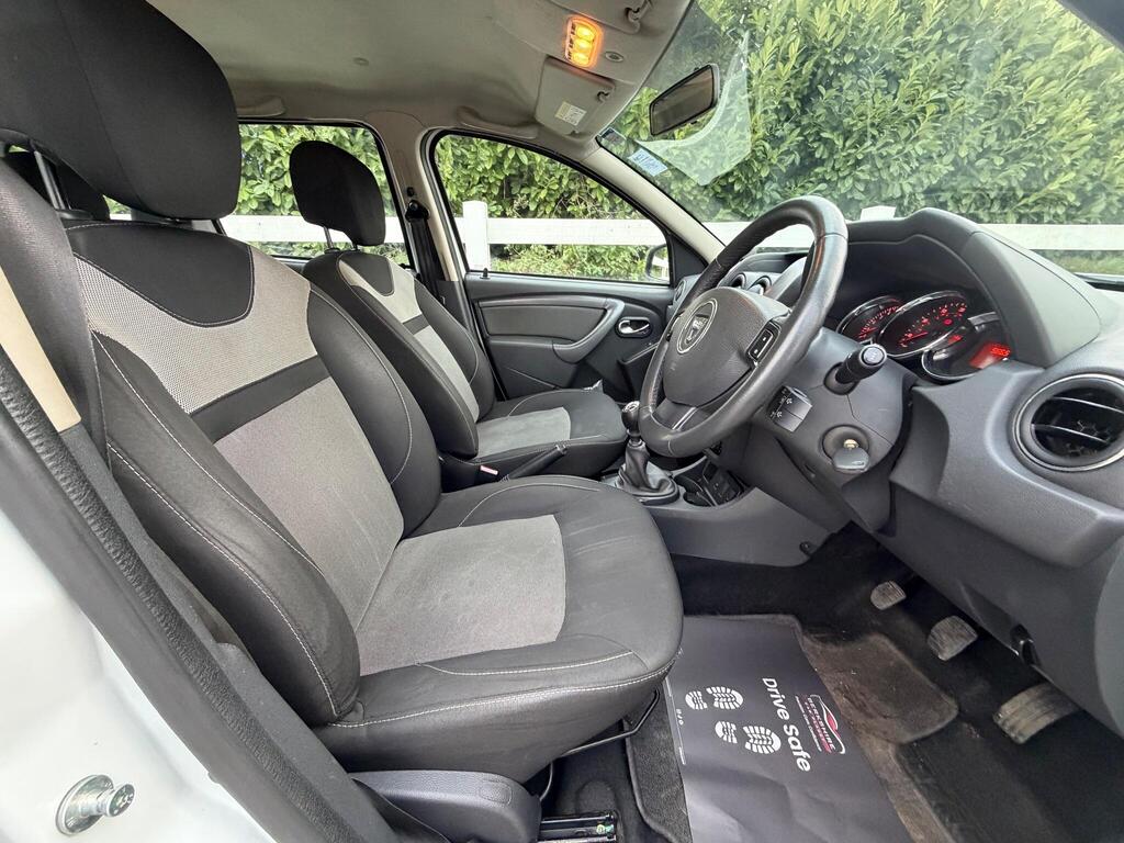 2016 Dacia Duster thumbnail 15