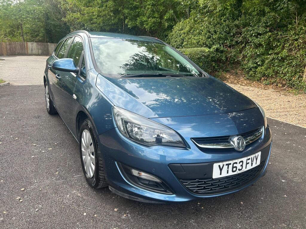 Vauxhall Astra Estate 1.6 16V Exclusiv Sports Tourer Auto Euro 5 5dr