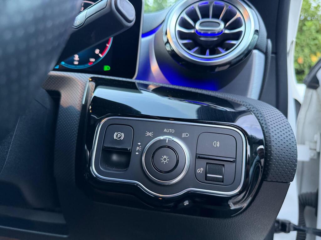 2020 Mercedes-Benz A Class thumbnail 25
