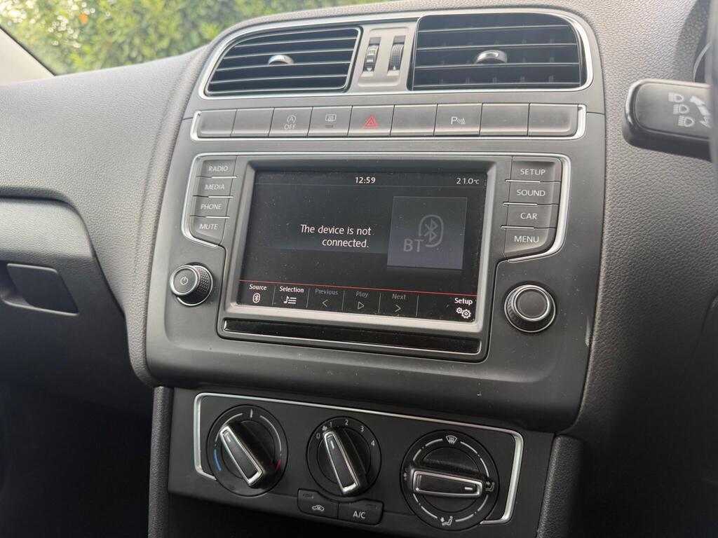 2016 Volkswagen Polo thumbnail 23