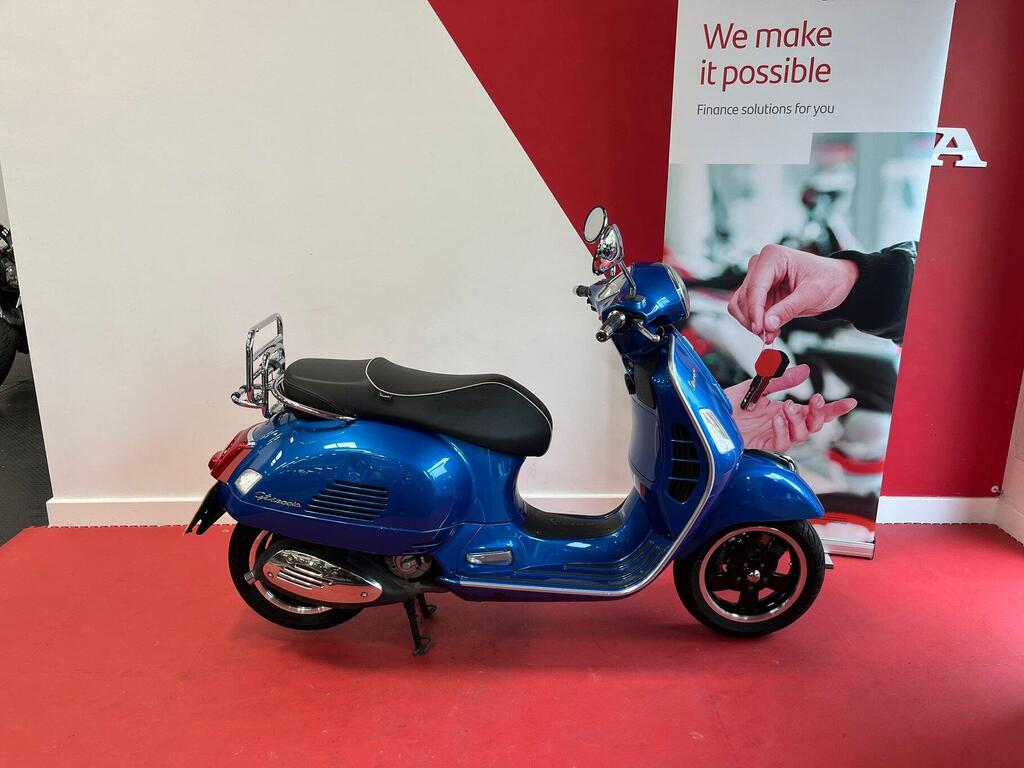 Piaggio Vespa GTS 300