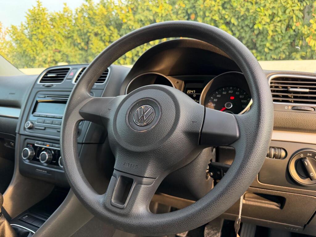 2011 Volkswagen Golf thumbnail 27