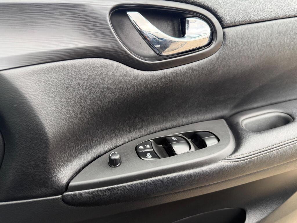 2017 Nissan Pulsar thumbnail 29