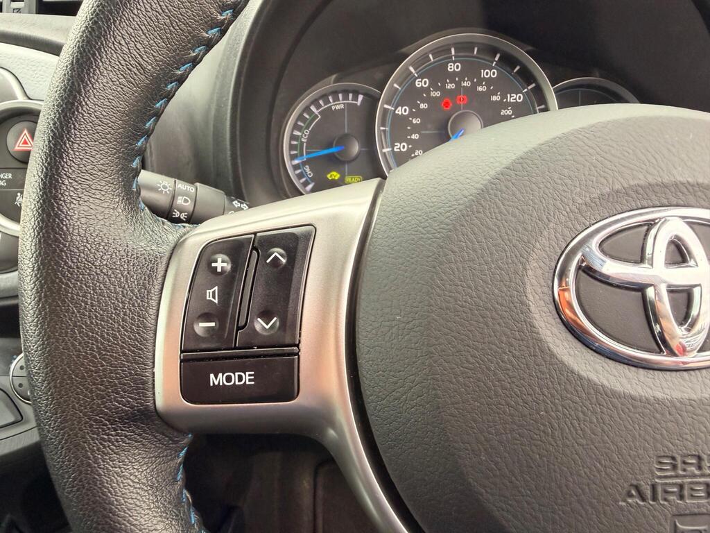 2014 Toyota Yaris thumbnail 32