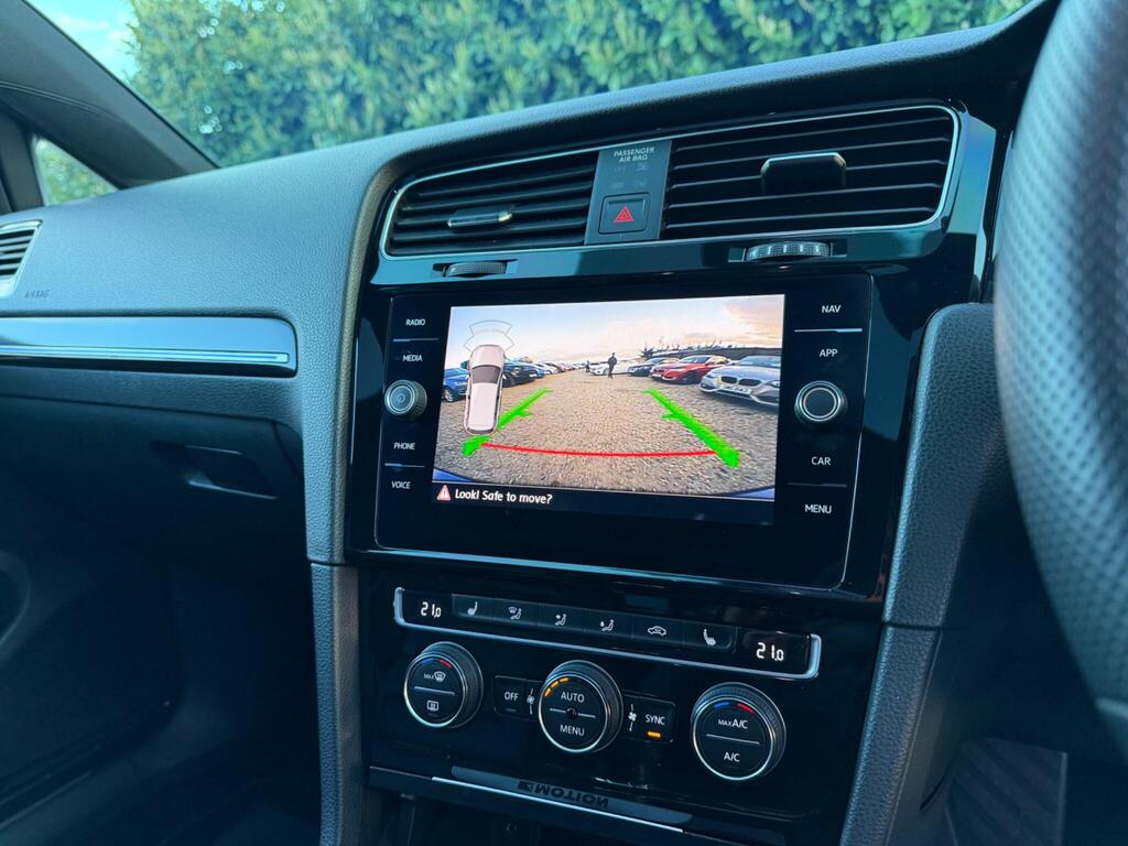 2019 Volkswagen Golf thumbnail 33