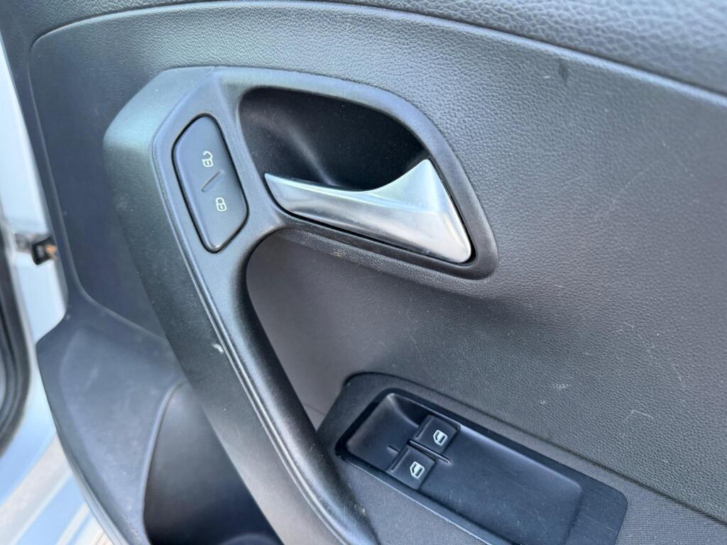 2014 Volkswagen Polo thumbnail 27