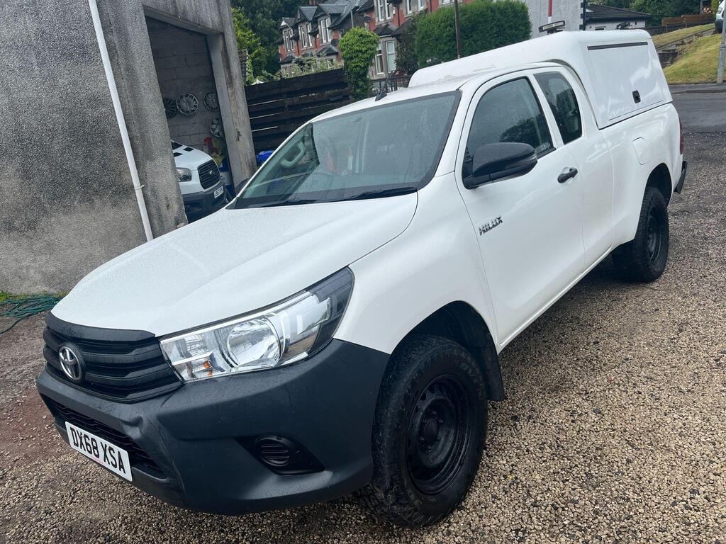 Toyota Hilux Pickup 2.4 D-4D Active 4WD Euro 6 4dr (3.5t)