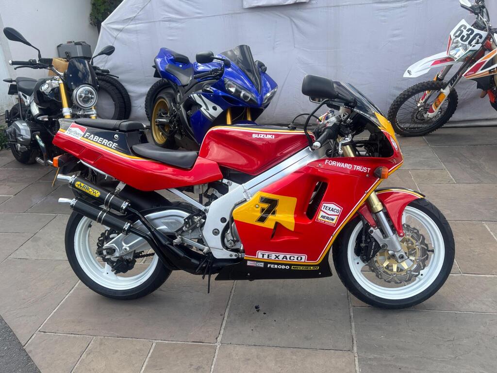 Suzuki RGV250 Super Sports